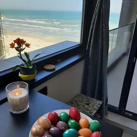 Apartment Charm By The Sea