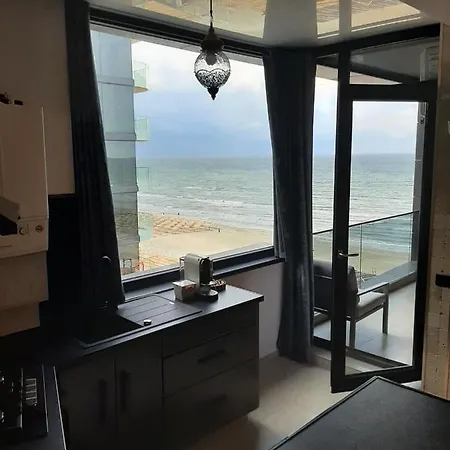 Apartment Charm By The Sea