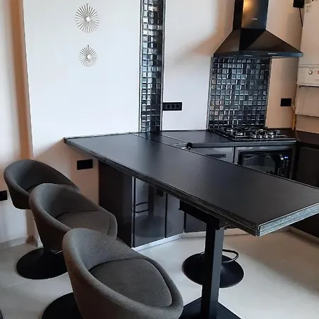 Charm By The Sea Apartment