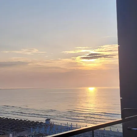 Apartment Charm By The Sea
